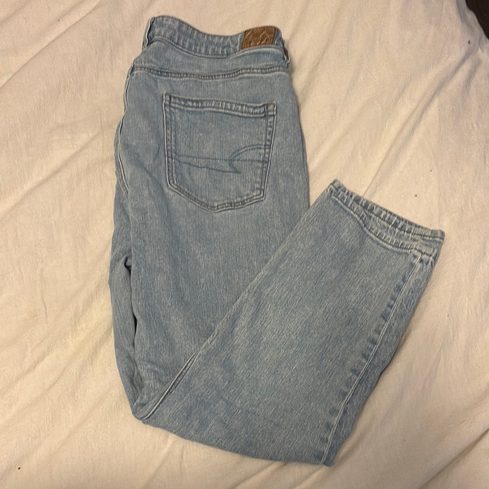 Light wash American eagle strigid mom jeans size 14 R high rise